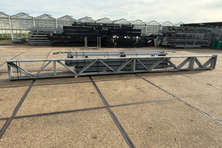 9.60 x 25.00m (240m²) platdak